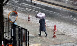 Başkent'te sağanak ve dolu yağışı yaşamı olumsuz etkiledi