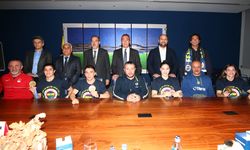 Ali Koç, Avrupa şampiyonu olan Fenerbahçeli boksörler ile bir araya geldi