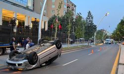 Başkentte direksiyon hakimiyetini kaybeden sürücü, bir otomobile çarpıp takla attı