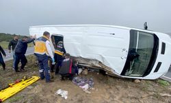 Rehabilitasyon öğrencilerinin de taşındığı yolcu minibüsü kaza yaptı; 1 ölü, 7'si öğrenci 13 yaralı