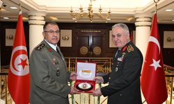 Genelkurmay Başkanı Gürak, Tunus Kara Kuvvetleri Komutanı ile görüştü