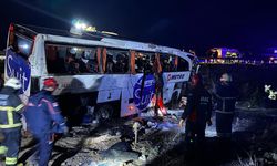 Aksaray'da yolcu otobüsünün devrildı: 2 ölü, 34 yaralı