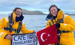 2 genç Türk yelkenci, okyanusta batma tehlikesi geçirdi