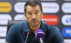 Van Bronckhorst: Ajax'a zor anlar yaşatmaya gayret edeceğiz