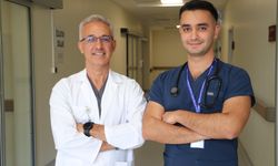 Doktor baba ve oğlu aynı hastanede görev yapıyor