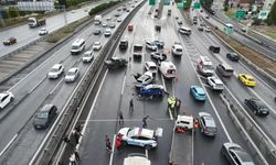 Bağcılar TEM'de zincirleme trafik kazası: 2 ölü 5 yaralı