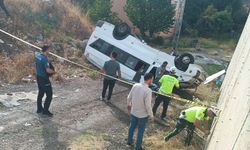 Fındık işçilerini taşıyan minibüs 10 metreden uçtu: 14 yaralı