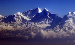 Araştırmacılara göre Everest Dağı yılda yaklaşık 2 milimetre uzuyor