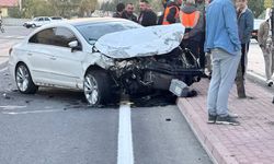 Aksaray'da 2 otomobilin çarpıştı; 1 ölü, 2 yaralı