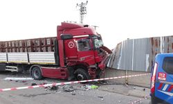 Aksaray'da TIR ile kamyonet çarpıştı: 1 ölü, 2 yaralı