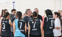 Başkan Ercan gençlerle voleybol maçı yaptı