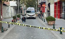 Sokakta bir kişiyi pompalı tüfekle yaralayan saldırganın kaçış anı kamerada