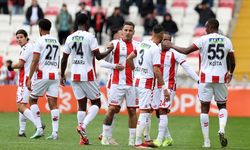 Sivasspor, sahasında Atakaş Hatayspor'u 3-2 yendi