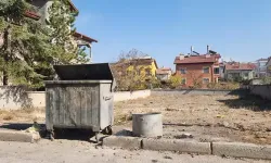 Çöp konteynerinde yastık kılıfına sarılı bulunan bebek tedaviye alındı