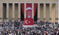 Anıtkabir'e ziyaretçi akını