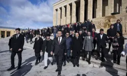 CHP Genel Başkanı Özel, Öğretmenler Günü dolayısıyla Anıtkabir'i ziyaret etti