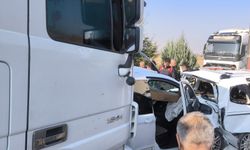 Diyarbakır’da 3 TIR ve 3 otomobilin karıştığı zincirleme kazada 8 yaralı