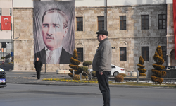 Sivas’ta Ata'ya saygı duruşu