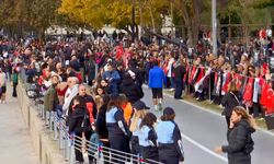 Kadıköy'de Ata'ya Saygı Zinciri