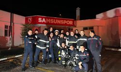 İtfaiyeciler, Samsunspor tesislerindeki yangını söndürüp, futbolcularla fotoğraf çektirdi