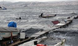 Kocaeli’de sağanak ve fırtına nedeniyle tekneler battı