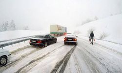 Kahramanmaraş-Kayseri kara yolu kar ve tipi nedeniyle ulaşıma kapandı