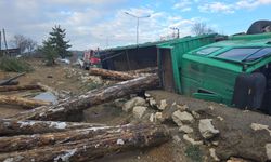 Safranbolu'da devrilen tomruk yüklü kamyondaki 2 kişi öldü