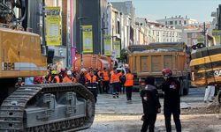 Güngören'de çöken binanın enkazında kalan işçiyi kurtarma çalışmaları sürüyor