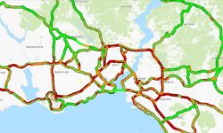 İstanbul'da aralıklı yağışın etkisiyle trafik yoğunluğu yüzde 90'a ulaştı