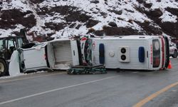 Malatya'da ambulans ile kamyonet çarpıştı: 7 yaralı