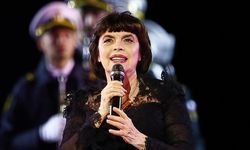 Şarkıcı Mireille Mathieu, 20 yıl sonra yeniden Türk dinleyicileriyle buluşmaya hazırlanıyor