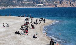 Antalya'da sömestir tatili yoğunluğu; Konyaaltı Sahili doldu