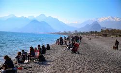 Antalya sahillerinde yeni yılın ilk günü yoğunluk yaşandı