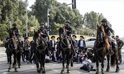 Tel Aviv'de zorunlu askerliği protesto eden Ultra Ortodoks Yahudilere polis müdahale etti