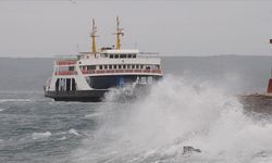 Çanakkale'de fırtına nedeniyle yarın bazı feribot seferleri iptal edildi