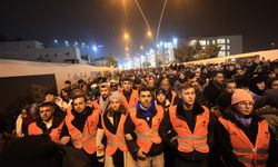 Kanseri yenen gençler, Hatay'da depremzede çocukları unutmadı