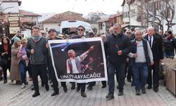 Sanatçı Edip Akbayram için Avanos'taki evinin önünde anma etkinliği düzenlendi