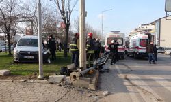 Ağır yaralı hamile kadını taşıyan ambulans ile hafif ticari araç çarpıştı: 5 yaralı