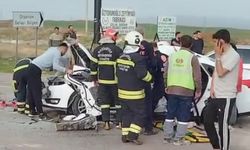 Gaziantep'te otomobil ile iş makinesi çarpıştı: 1 ölü, 4 yaralı