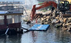 Avcılar'da Sahil Güvenlik dalgıçları deniz dibinde temizlik yaptı