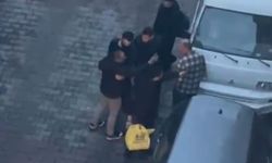 Park yeri kavgası kamerada; araçtan inip tekme tokat saldırdı