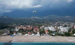 Kemer'de gökyüzü paramotor festivaliyle şenlenecek