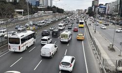 İstanbul'da akşam saatlerinde trafik yoğunluğu yaşanıyor