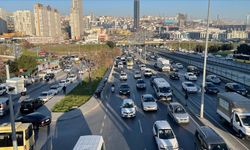 İstanbul'da akşam saatlerinde trafik yoğunluğu yaşanıyor