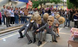 Adana'da Polonyalıların sokak tiyatrosu ilgi çekti