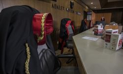 Ehliyet sınavında düzenek kullanarak kopya çeken 49 yaşındaki kadının 4 yıla kadar hapsi istendi