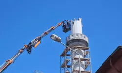 Zonguldak’ta caminin hasarlı ve dayanıksız çıkan minaresi yıkılıyor