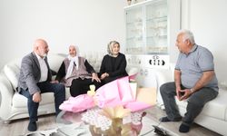 109 yaşındaki "Şemsi teyzeye" Anneler Günü ziyareti