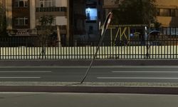 Ankara'da trafik levhasına çarpan motosikletteki 2 kişi öldü