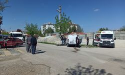 Kahramankazan'da otomobil ile hafif ticari aracın çarpıştığı kazada, 2 kişi yaralandı